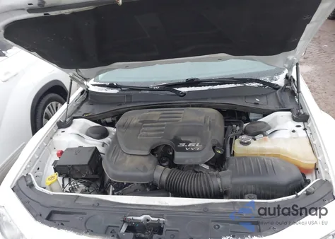 2018 Chrysler 300 Limited Awd z USA, uszkodzony, nr VIN 2C3CCAKG5JH256379